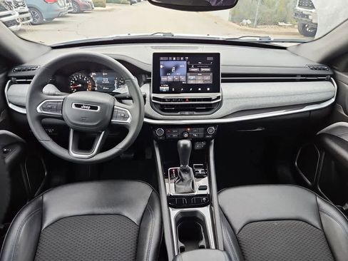 Used 2024 Jeep Compass Latitude image 22