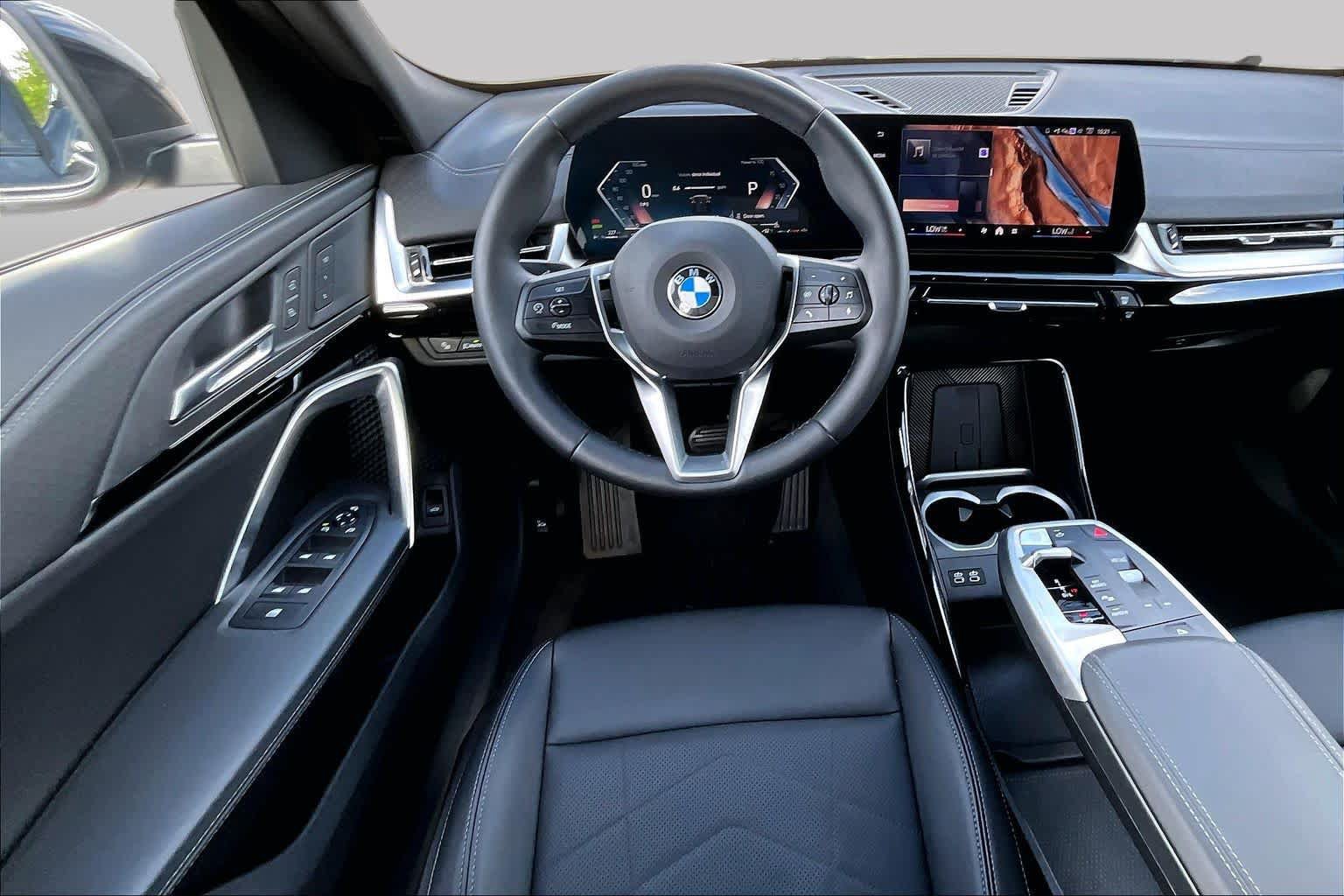 Used 2025 BMW X2 xDrive28i AWD/4WD image 5