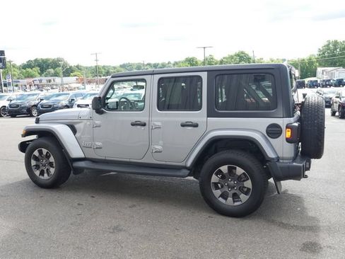 Used 2018 Jeep Wrangler Unlimited Sahara w/ Cold Weather Group AWD/4WD image 8