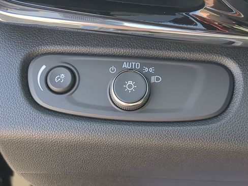 Certified 2025 Buick Envista Sport Touring w/ Convenience I Package FWD image 16