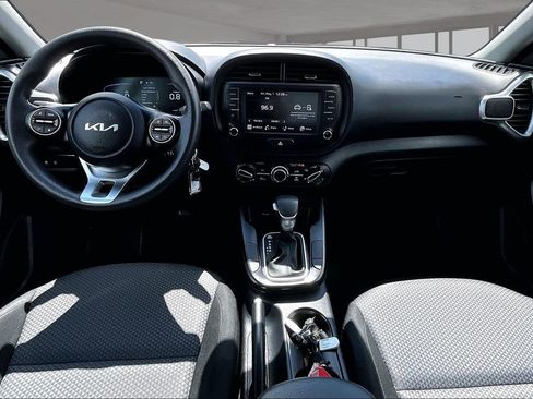 Used 2025 Kia Soul LX w/ LX Technology Package FWD image 17