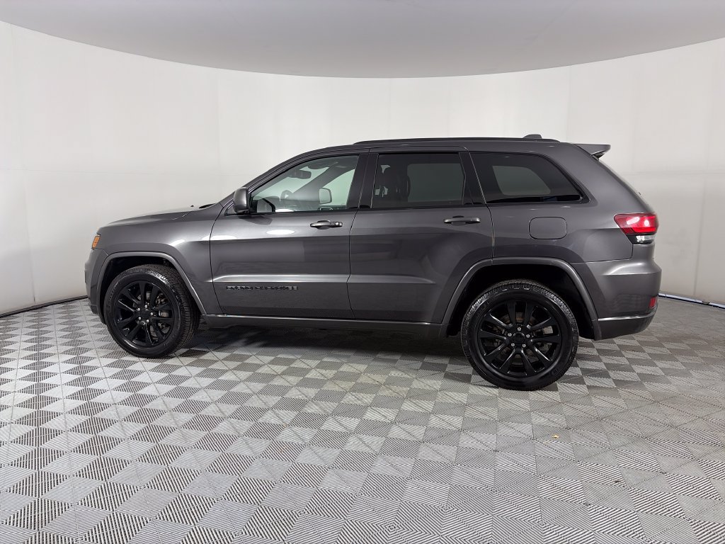 Used 2018 Jeep Grand Cherokee Altitude AWD/4WD image 4