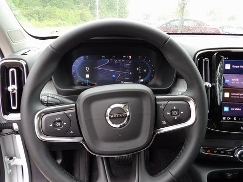 New 2025 Volvo XC40 B5 Core w/ Protection Package Premier image 17