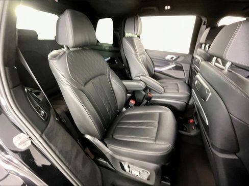 Used 2025 BMW X7 M60i image 25