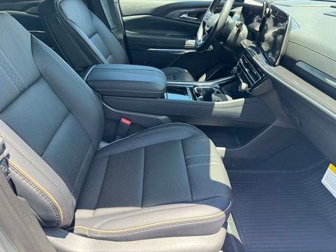 New 2026 Chevrolet Traverse High Country w/ LPO, Floor Liner Package AWD/4WD image 8