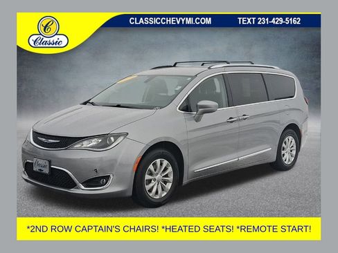Used 2019 Chrysler Pacifica Touring-L FWD image 1