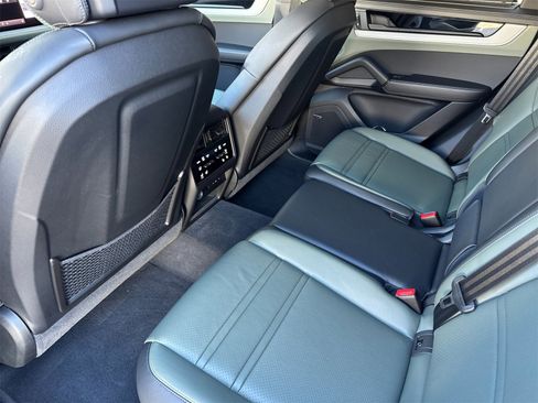 Used 2025 Porsche Cayenne image 14