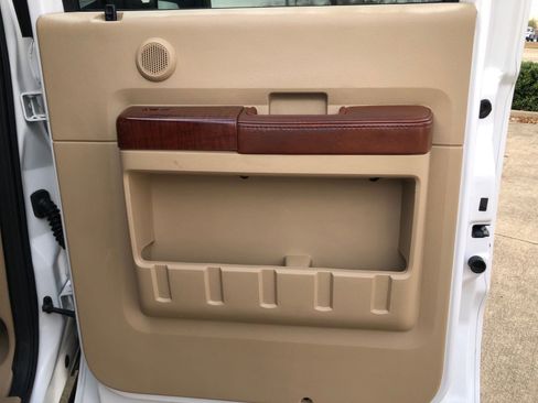 Used 2011 Ford F250 King Ranch w/ FX4 Off Road Pkg image 28