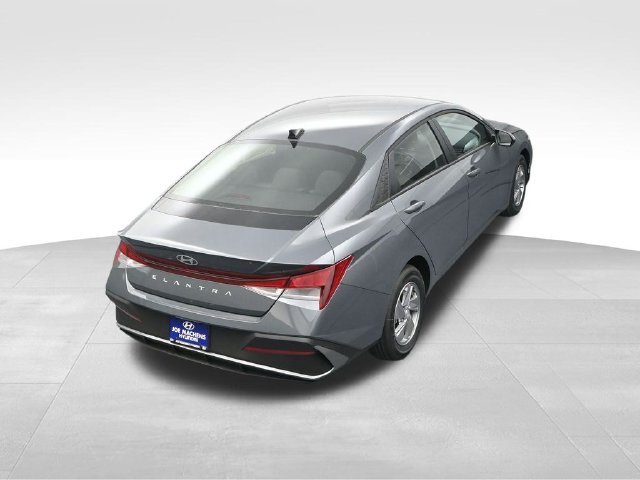 Used 2026 Hyundai Elantra SE FWD image 30