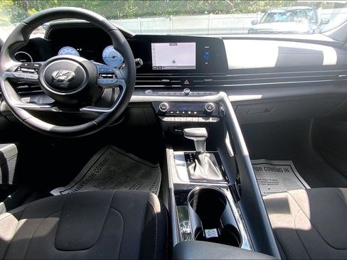 Used 2023 Hyundai Elantra SEL w/ Convenience Package FWD image 17