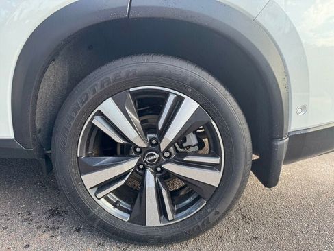Used 2024 Nissan Rogue SL w/ SL Premium Package FWD image 11