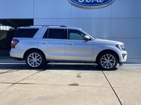 Used 2018 Ford Expedition Limited w/ Equipment Group 302A image 3