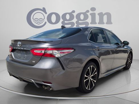 Used 2019 Toyota Camry SE FWD image 5