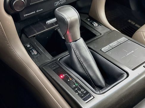 Certified 2022 Lexus GX 460 Luxury w/ Off Road Package AWD/4WD image 17