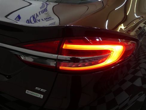 Used 2018 Ford Fusion SE w/ Fusion SE Technology Package FWD image 15