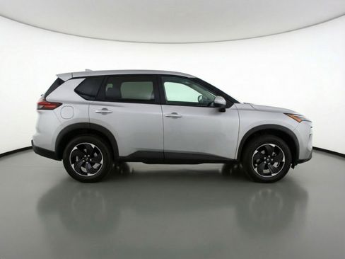 Used 2025 Nissan Rogue SV image 11
