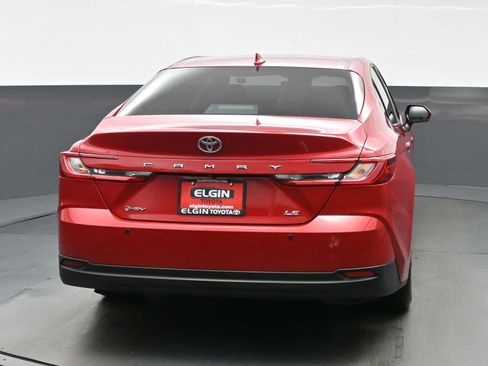 Used 2025 Toyota Camry LE FWD image 5