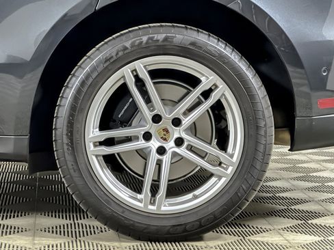 Used 2023 Porsche Macan image 25