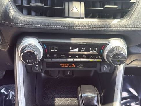 Used 2022 Toyota RAV4 XLE w/ Convenience Package FWD image 25
