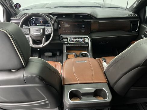 Used 2024 GMC Sierra 2500 Denali Ultimate w/ Max Trailering Package image 4