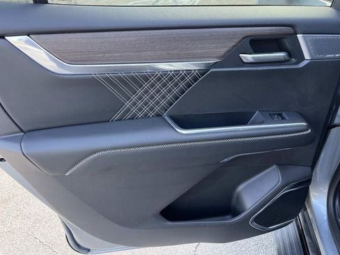 Used 2025 GMC Acadia Denali w/ Super Cruise Package image 17