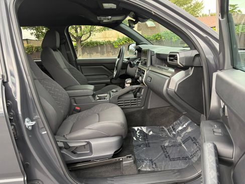 Certified 2025 Toyota Tacoma SR5 AWD/4WD image 29