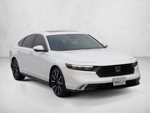 Used 2023 Honda Accord Touring image 3