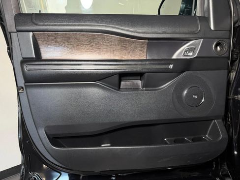 Used 2019 Ford Expedition Max Limited RWD image 29