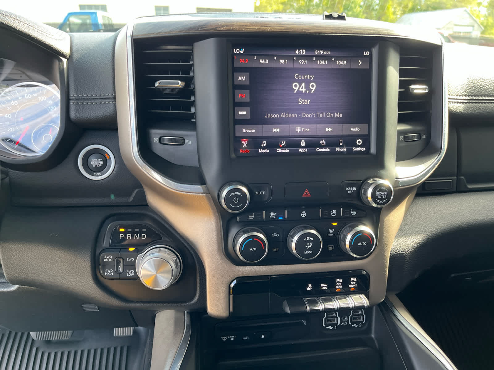 Used 2019 RAM 1500 Laramie AWD/4WD image 17