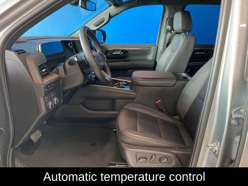 Used 2025 Chevrolet Suburban Z71 AWD/4WD image 11