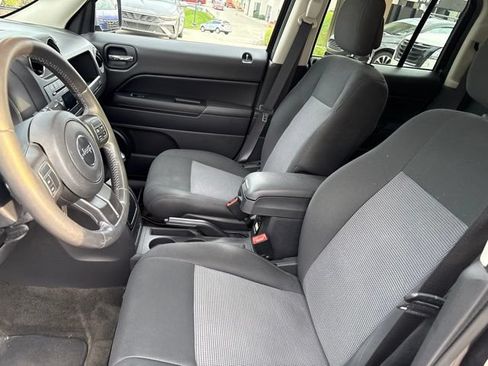 Used 2014 Jeep Patriot Latitude w/ Sun/Sound Group AWD/4WD image 8