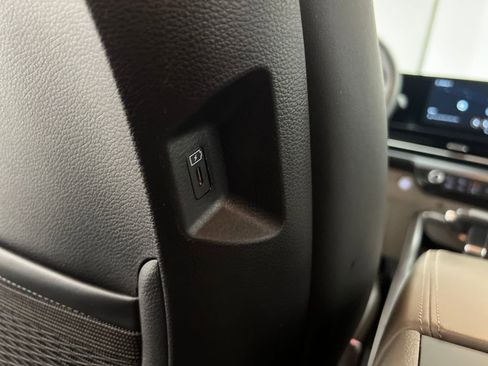 Used 2025 Kia Carnival FWD image 25