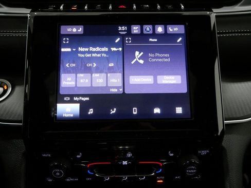 New 2025 Jeep Grand Cherokee Altitude image 22