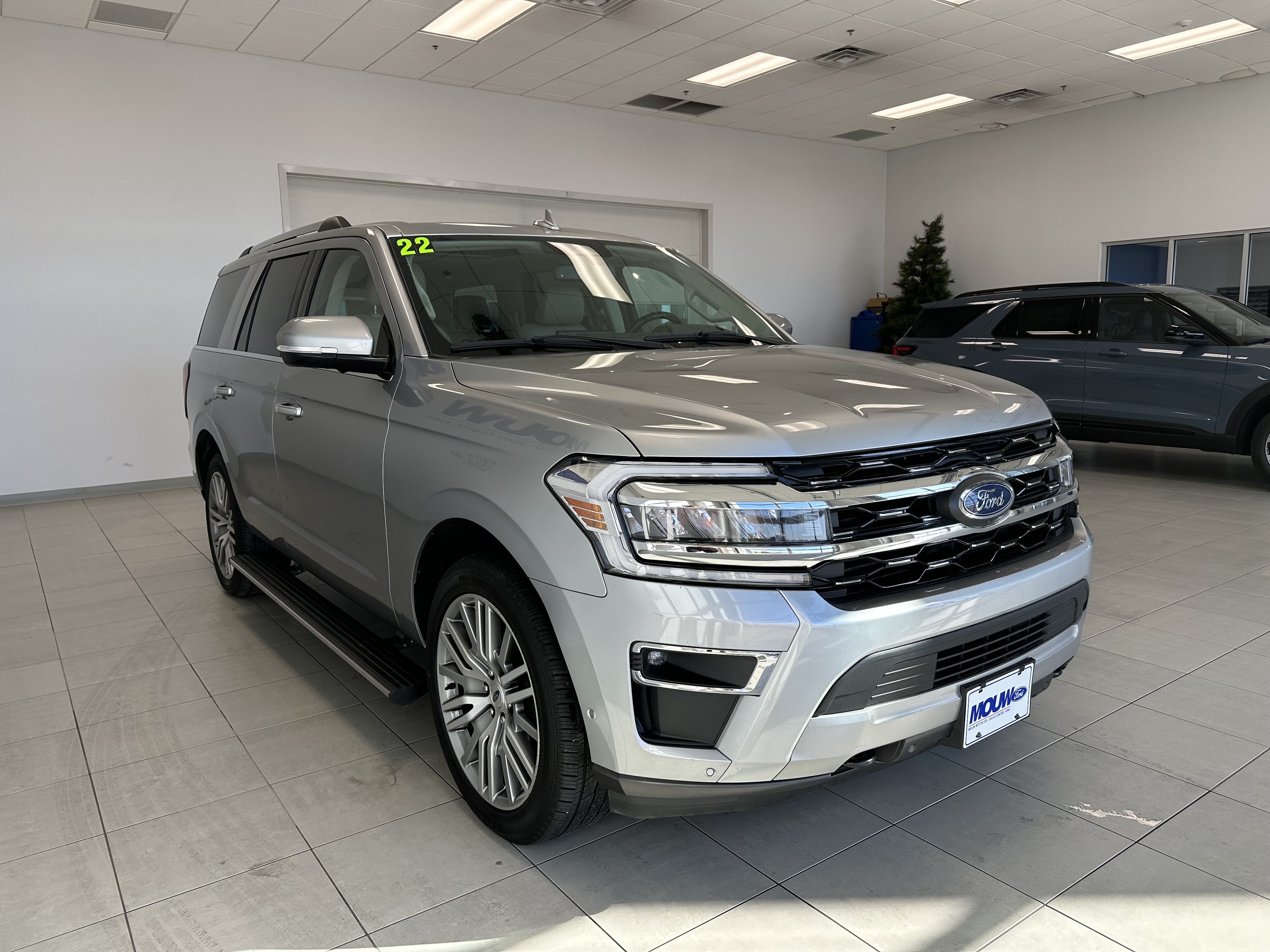 Used 2022 Ford Expedition Limited AWD/4WD image 4