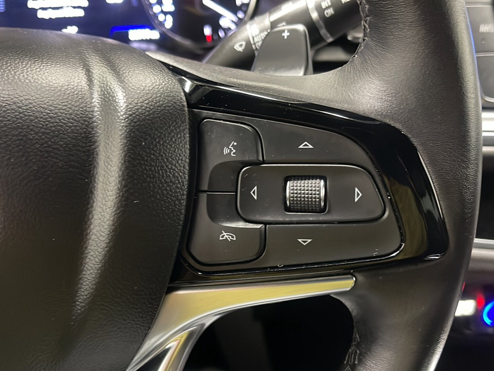 Used 2024 Buick Enclave Avenir AWD/4WD image 7