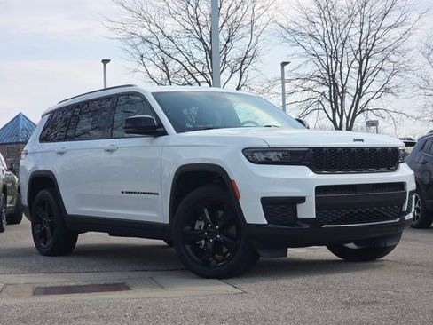 Used 2023 Jeep Grand Cherokee L Laredo AWD/4WD image 2