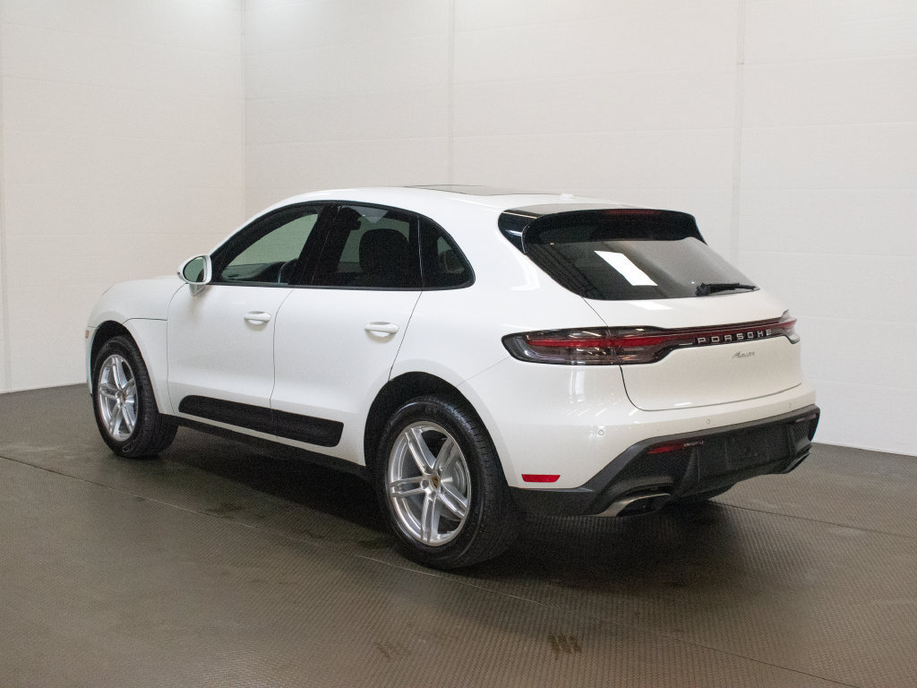 Certified 2023 Porsche Macan AWD/4WD image 3