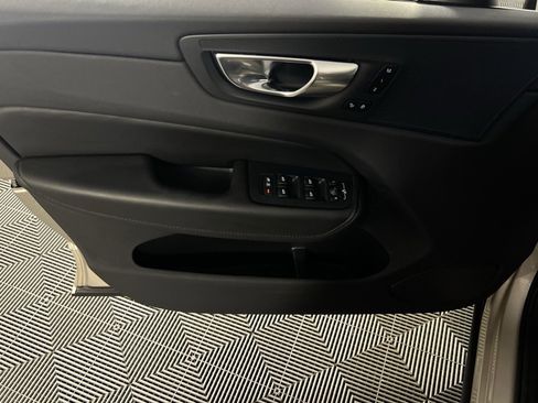 Used 2025 Volvo XC60 B5 Plus image 22