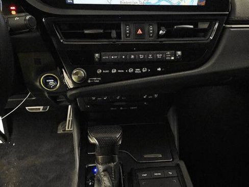 Used 2022 Lexus ES 300h F Sport image 17