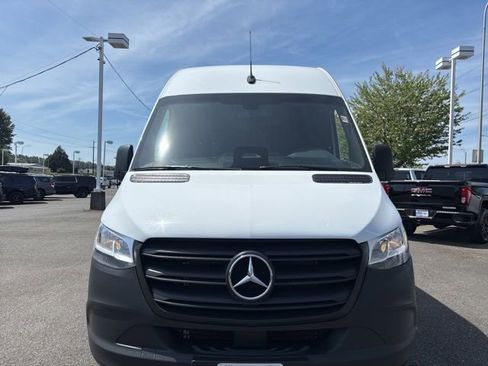 Used 2025 Mercedes-Benz Sprinter 2500 image 8
