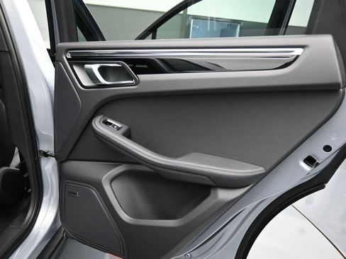 New 2026 Porsche Macan image 22