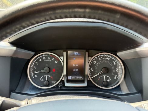 Used 2022 Toyota Tacoma SR5 w/ Technology Package RWD image 16