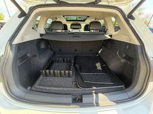Used 2018 Volkswagen Tiguan SEL Premium AWD/4WD image 33