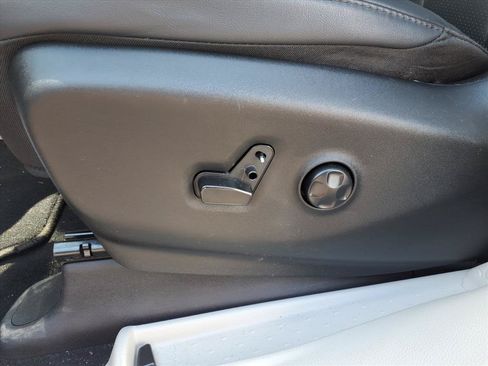 Used 2024 Chrysler Pacifica Touring-L FWD image 24