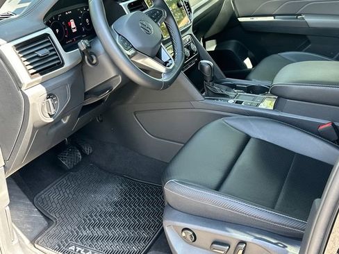 Used 2022 Volkswagen Atlas Cross Sport SE FWD image 9