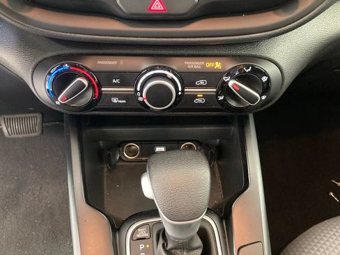 Used 2025 Kia Soul LX w/ LX Technology Package FWD image 9