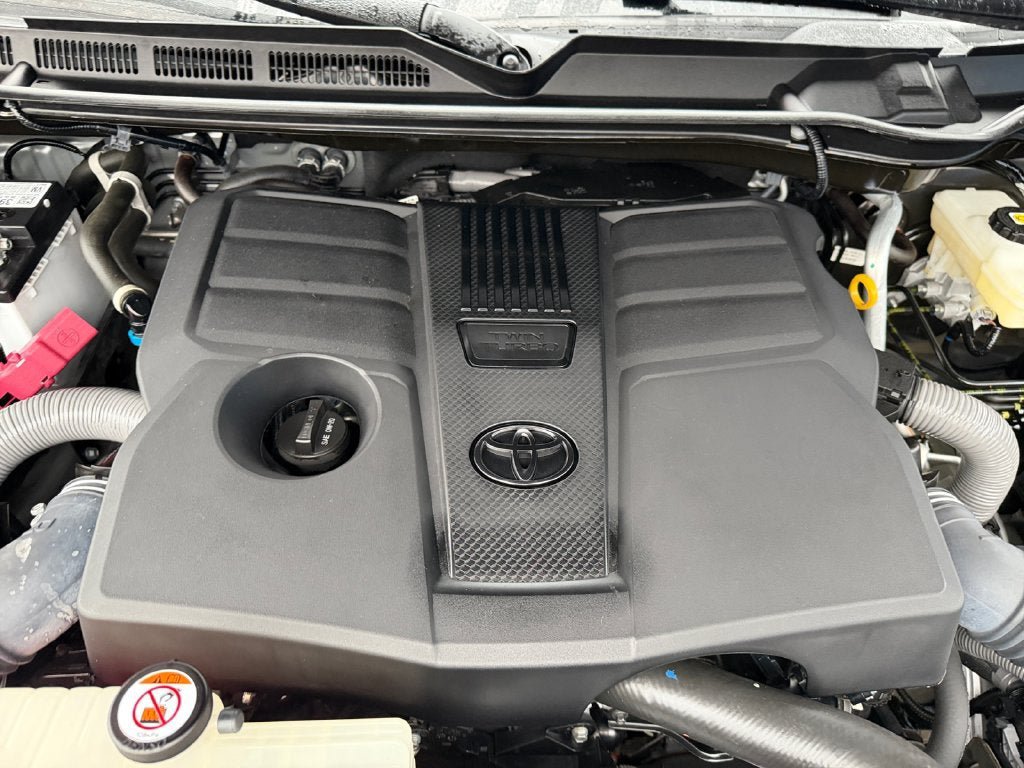 Used 2024 Toyota Tundra Platinum AWD/4WD image 30
