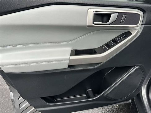 Used 2023 Ford Explorer XLT w/ Equipment Group 202A AWD/4WD image 9