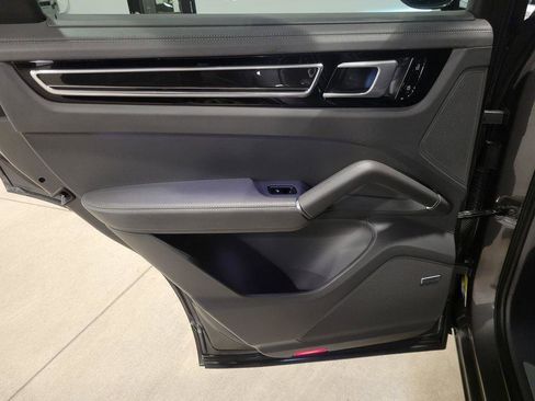 Used 2021 Porsche Cayenne S w/ Premium Package Plus image 22