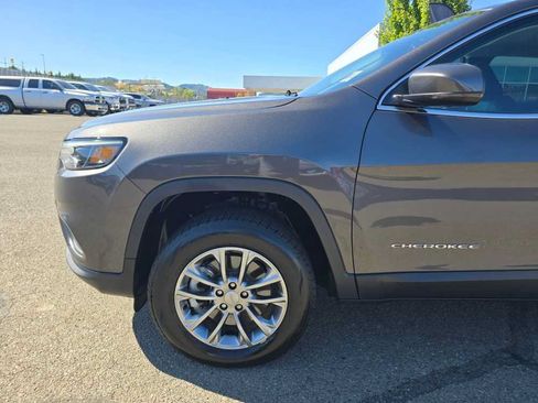 Used 2021 Jeep Cherokee Latitude Lux w/ Comfort/Convenience Group AWD/4WD image 18